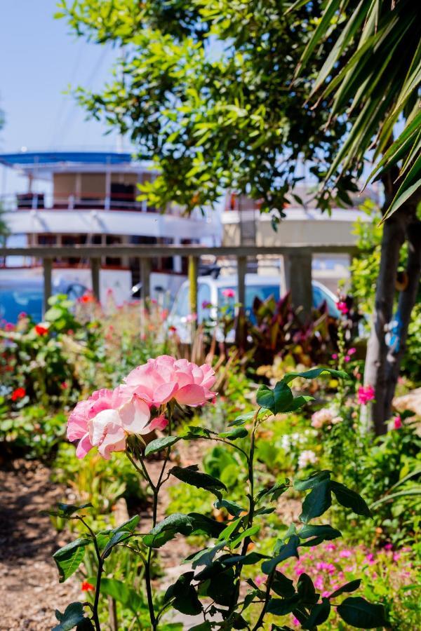 Mediterranean Garden Apartements