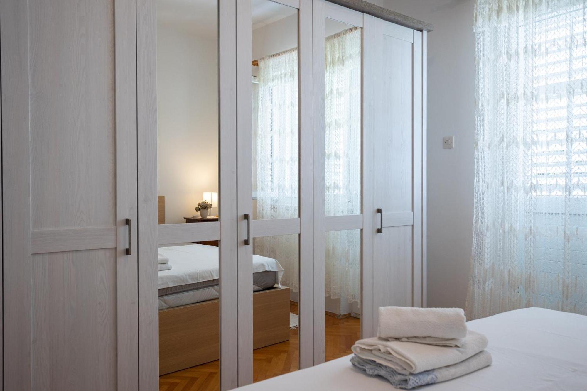 Mediterranean Garden Apartements Apartment Krilo