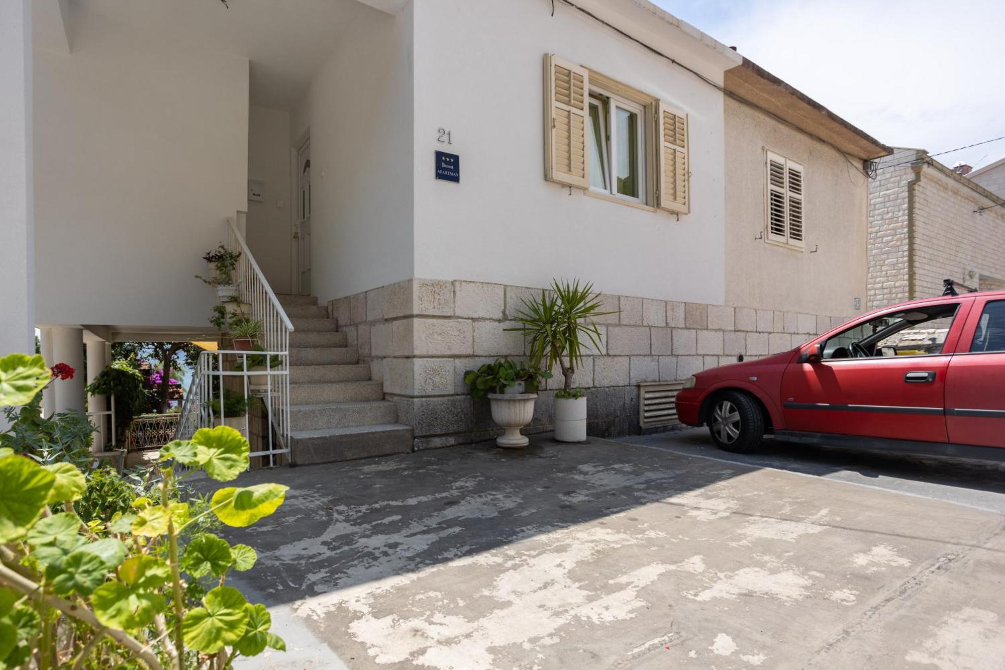 Mediterranean Garden Apartements *